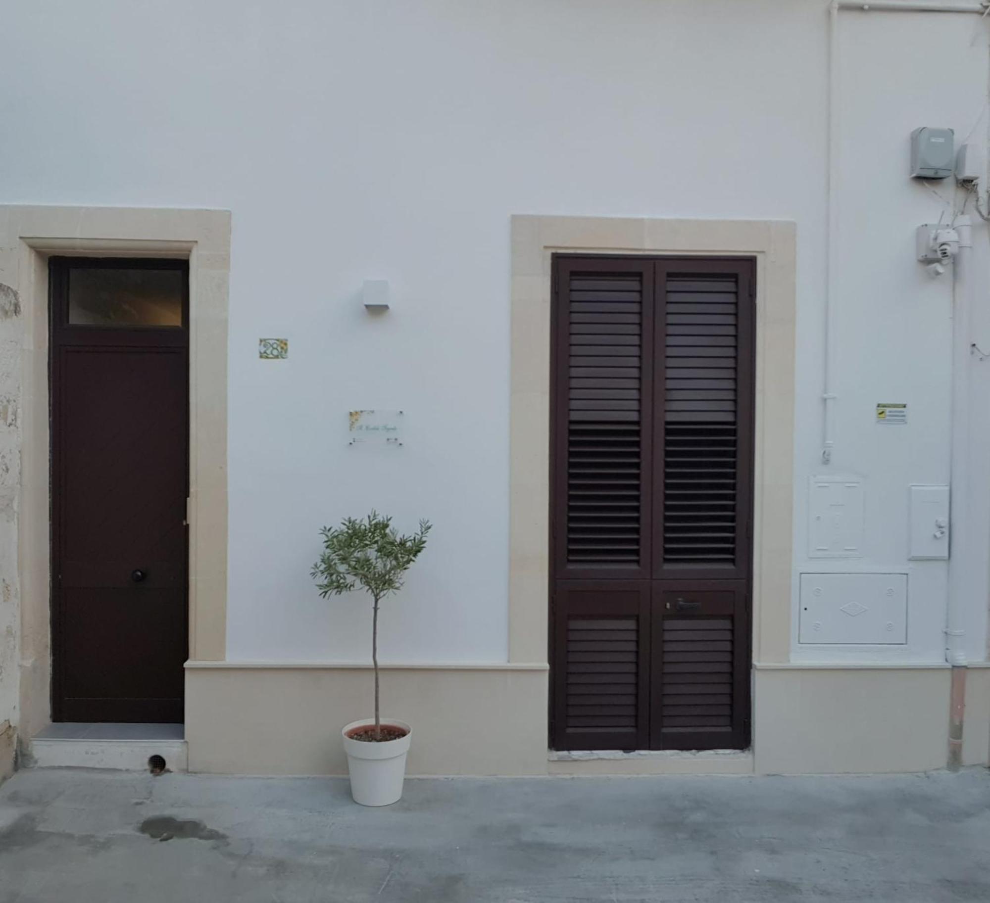 レッチェIl Cortile Segreto - Con Parcheggio Privatoアパートメント エクステリア 写真
